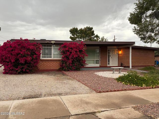 8133 E Colette Place, Tucson, AZ 85710