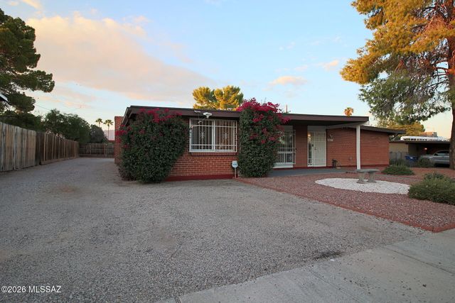 8133 E Colette Place, Tucson, AZ 85710