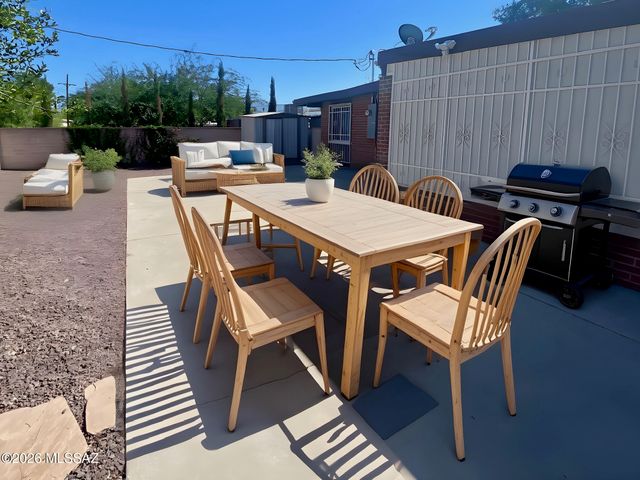 8133 E Colette Place, Tucson, AZ 85710