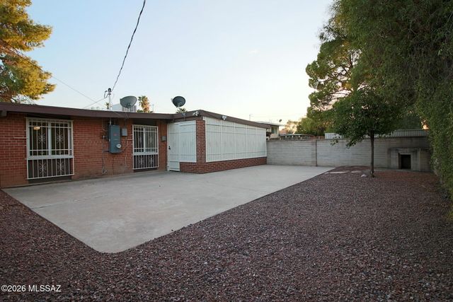 8133 E Colette Place, Tucson, AZ 85710