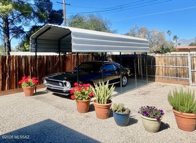 8133 E Colette Place, Tucson, AZ 85710