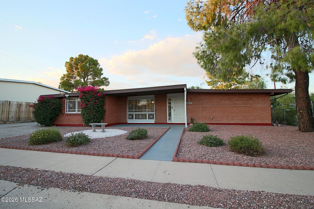 8133 E Colette Place, Tucson, AZ 85710