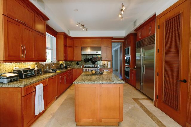 335 W Enid Drive, Key Biscayne, FL 33149