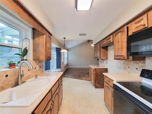 11923 Rocky Lake Drive, Houston, TX 77070