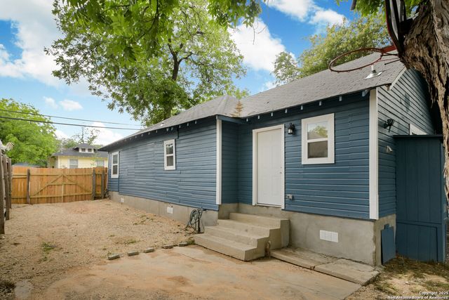 118 Aganier, San Antonio, TX 78212