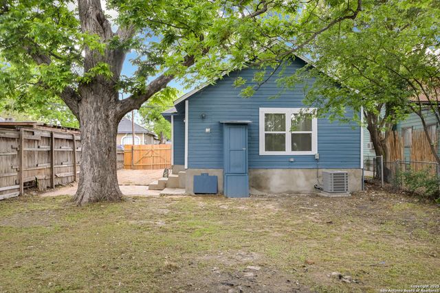 118 Aganier, San Antonio, TX 78212