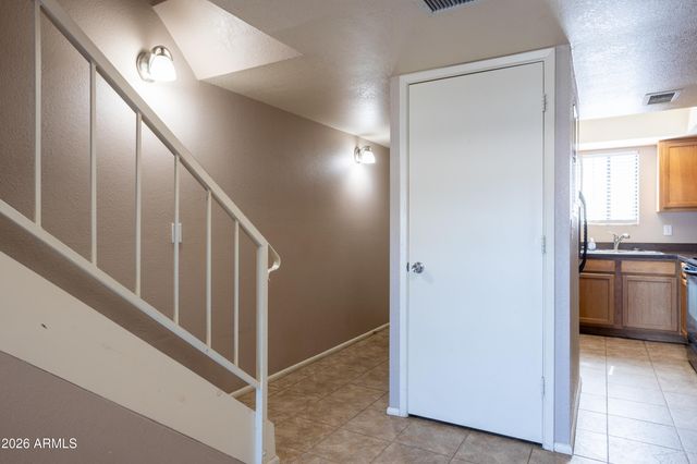 1215 E LEMON Street 220, Tempe, AZ 85281