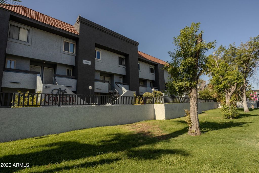 1215 E LEMON Street 220, Tempe, AZ 85281 — photo 2