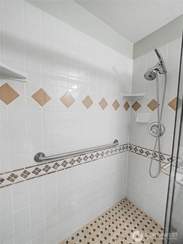 21327 SE 252nd Place, Maple Valley, WA 98038