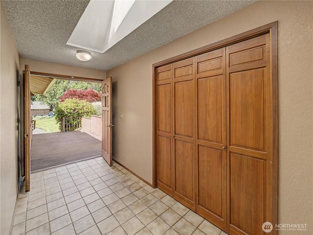 21327 SE 252nd Place, Maple Valley, WA 98038