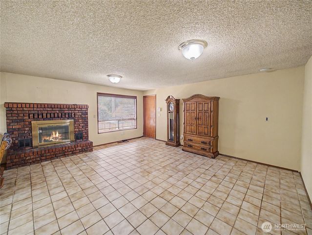 21327 SE 252nd Place, Maple Valley, WA 98038