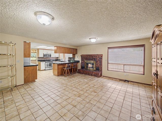 21327 SE 252nd Place, Maple Valley, WA 98038