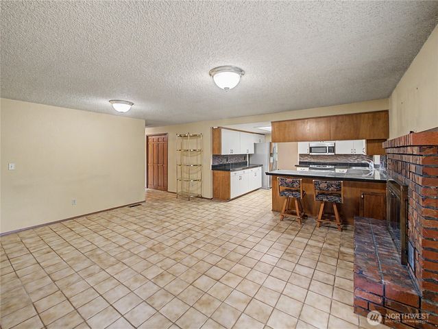 21327 SE 252nd Place, Maple Valley, WA 98038