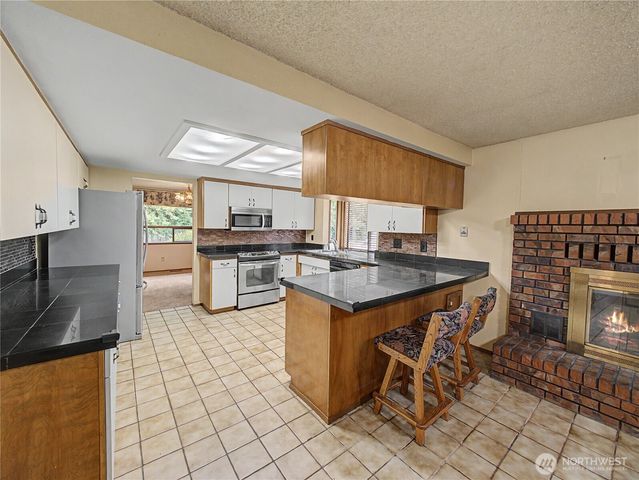 21327 SE 252nd Place, Maple Valley, WA 98038