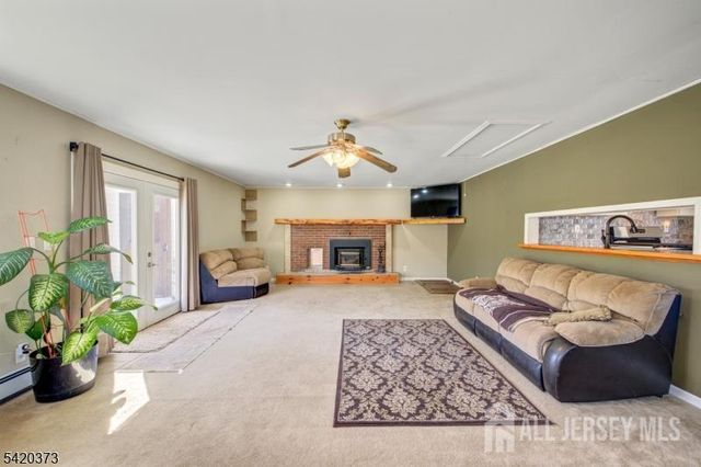 181 E Pleasant Grove Road, Jackson, NJ 08527