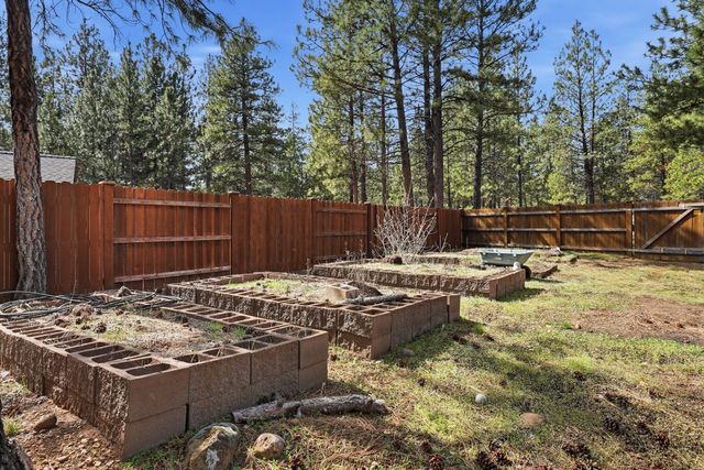 14861 Crupper, Sisters, OR 97759