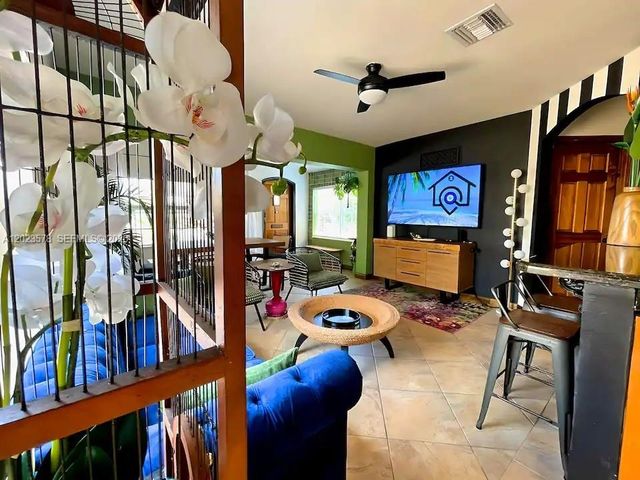 2538 Liberty St, Hollywood, FL 33020