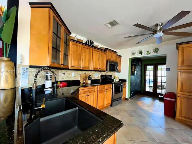 2538 Liberty St, Hollywood, FL 33020