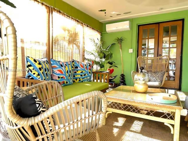 2538 Liberty St, Hollywood, FL 33020