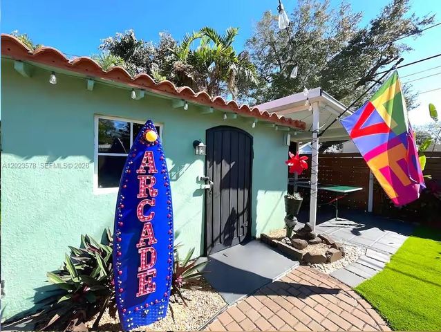 2538 Liberty St, Hollywood, FL 33020