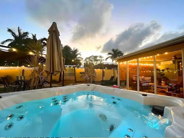 2538 Liberty St, Hollywood, FL 33020