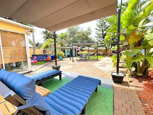2538 Liberty St, Hollywood, FL 33020