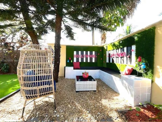 2538 Liberty St, Hollywood, FL 33020