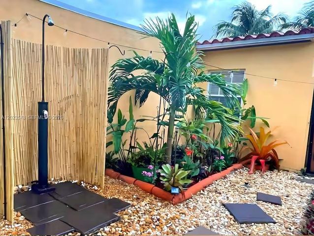 2538 Liberty St, Hollywood, FL 33020