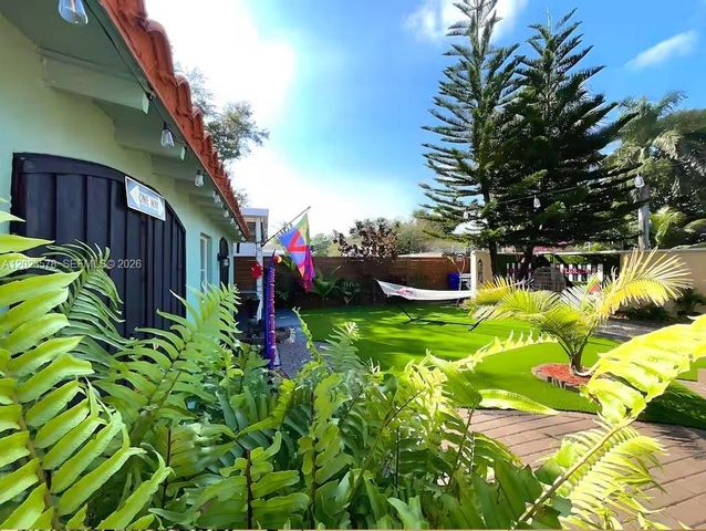 2538 Liberty St, Hollywood, FL 33020