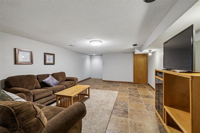 10721 NW 107th Street, Granger, IA 50109