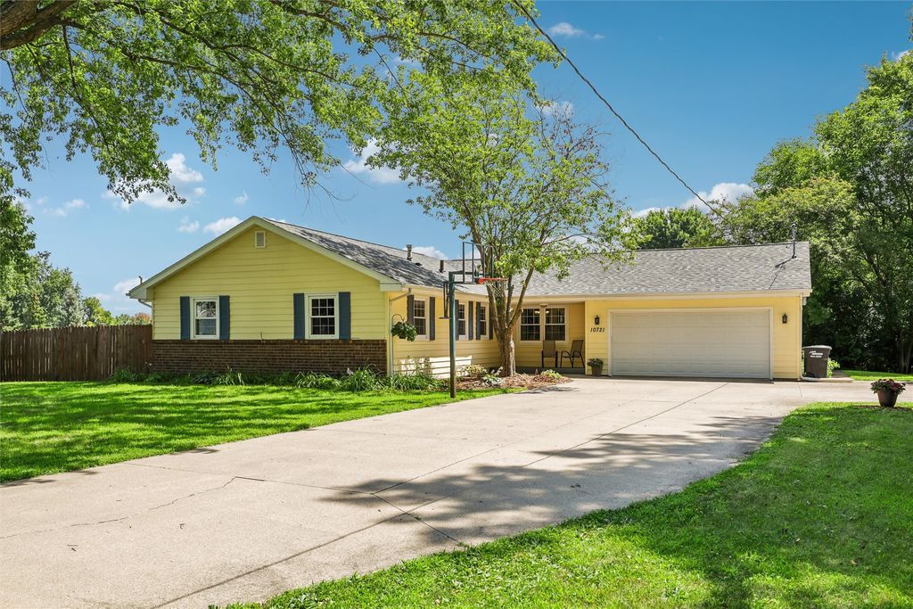 10721 NW 107th Street, Granger, IA 50109