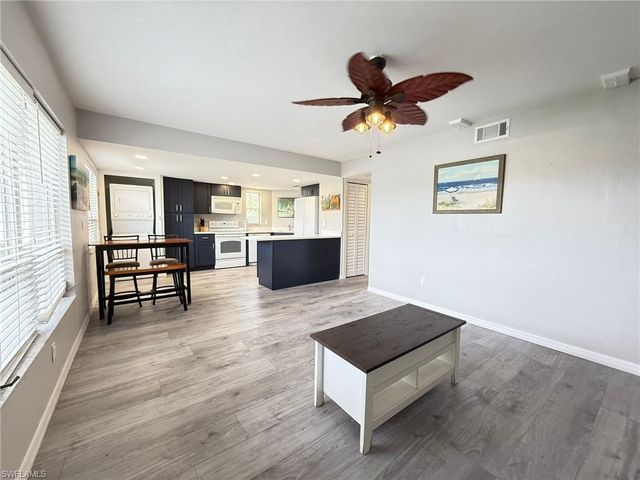 5023 SW 16th PL # 101, Cape Coral, FL 33914