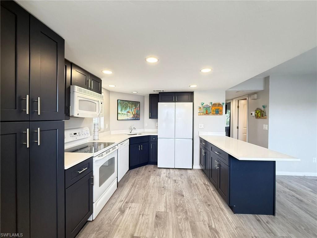 Image 5 of property listing at 5023 SW 16th PL # 101, Cape Coral, FL 33914