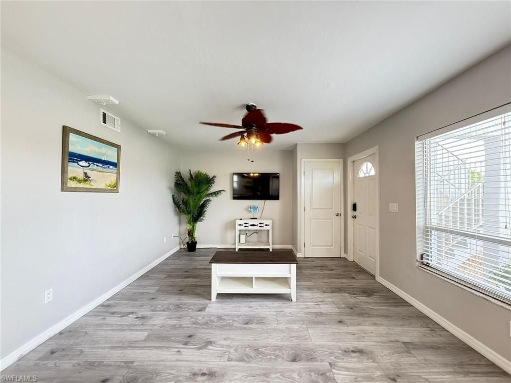 Image 6 of property listing at 5023 SW 16th PL # 101, Cape Coral, FL 33914