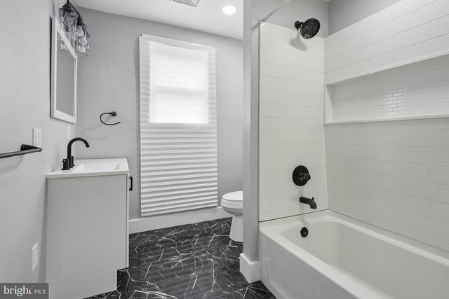 3 LAKESIDE LANE, Carneys Point, NJ 08069