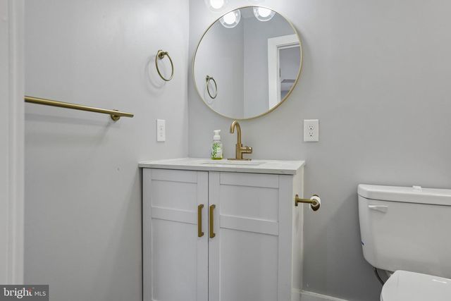3 LAKESIDE LANE, Carneys Point, NJ 08069