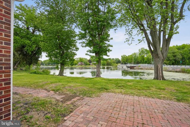 3 LAKESIDE LANE, Carneys Point, NJ 08069