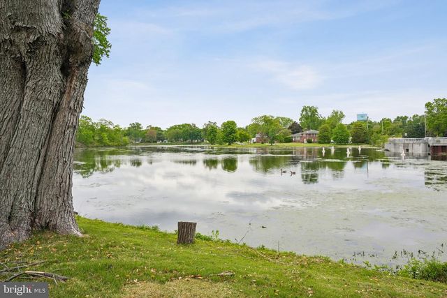 3 LAKESIDE LANE, Carneys Point, NJ 08069