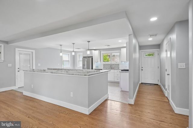 3 LAKESIDE LANE, Carneys Point, NJ 08069