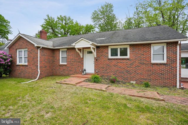 3 LAKESIDE LANE, Carneys Point, NJ 08069