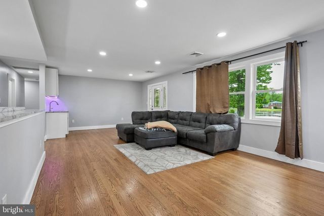 3 LAKESIDE LANE, Carneys Point, NJ 08069