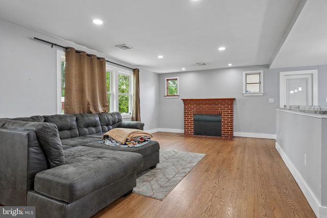 3 LAKESIDE LANE, Carneys Point, NJ 08069