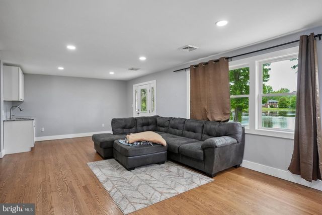 3 LAKESIDE LANE, Carneys Point, NJ 08069