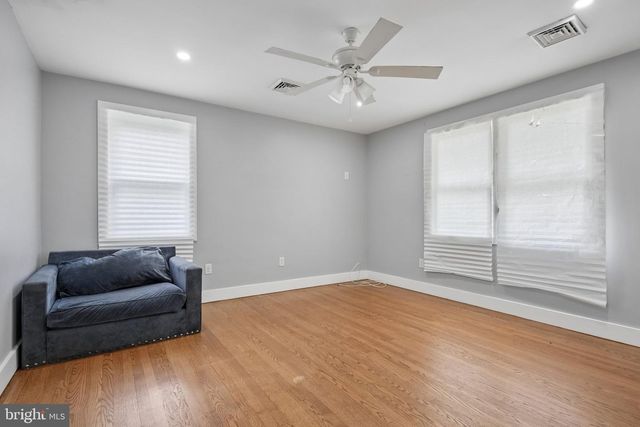 3 LAKESIDE LANE, Carneys Point, NJ 08069