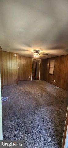 81 NORRIS AVE, Berkeley Springs, WV 25411