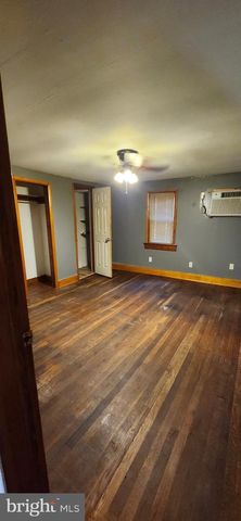 81 NORRIS AVE, Berkeley Springs, WV 25411