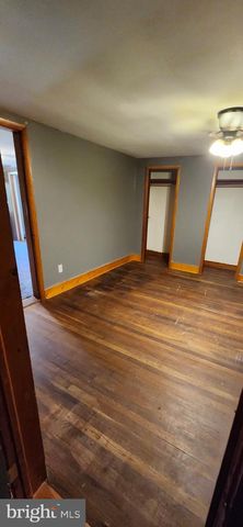 81 NORRIS AVE, Berkeley Springs, WV 25411