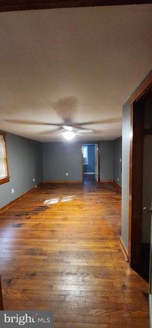 81 NORRIS AVE, Berkeley Springs, WV 25411
