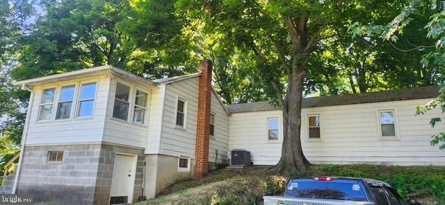 81 NORRIS AVE, Berkeley Springs, WV 25411