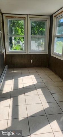 81 NORRIS AVE, Berkeley Springs, WV 25411